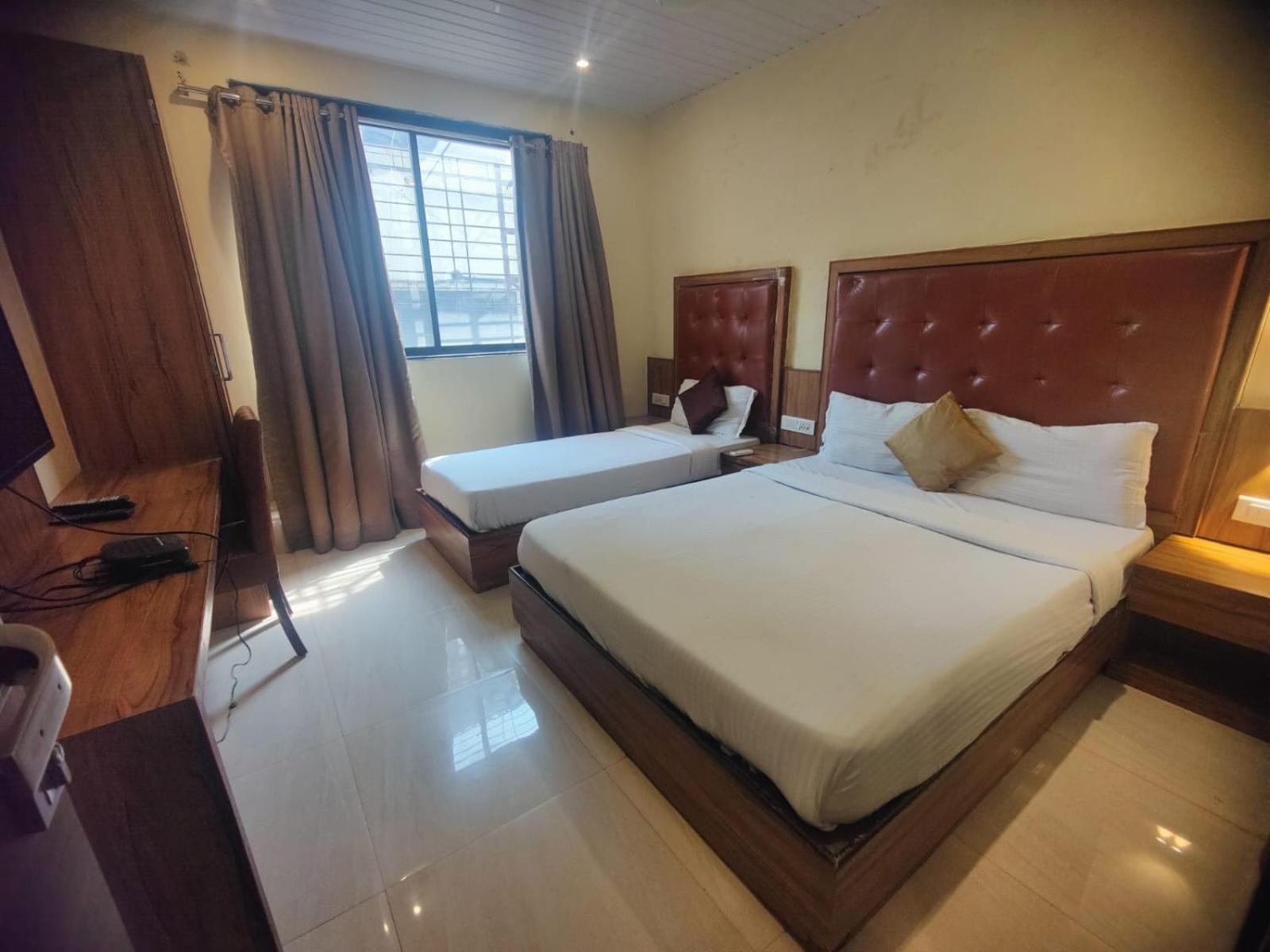 Aster Hotel Near Mumbai Airport Exterior photo